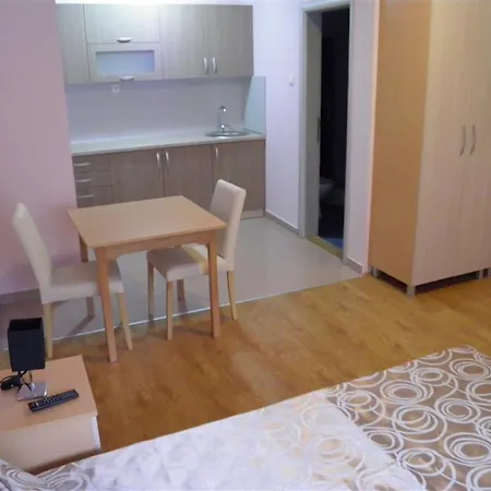 فندق مبيت وإفطار Zmajevo Gnezdo 021 4*