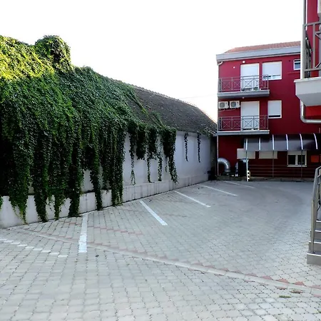 Zmajevo Gnezdo 021 4* Sremska Kamenica