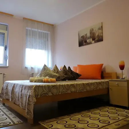 Zmajevo Gnezdo 021 Bed & Breakfast *
