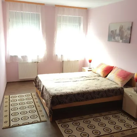 Zmajevo Gnezdo 021 Bed & Breakfast Sremska Kamenica