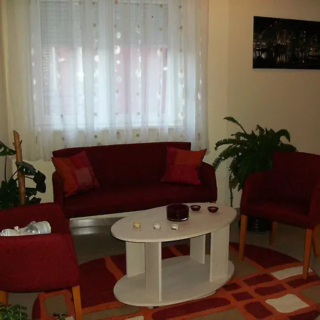 Zmajevo Gnezdo 021 Bed & Breakfast *